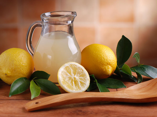 7 Manfaat Minum Air Lemon di Pagi Hari
