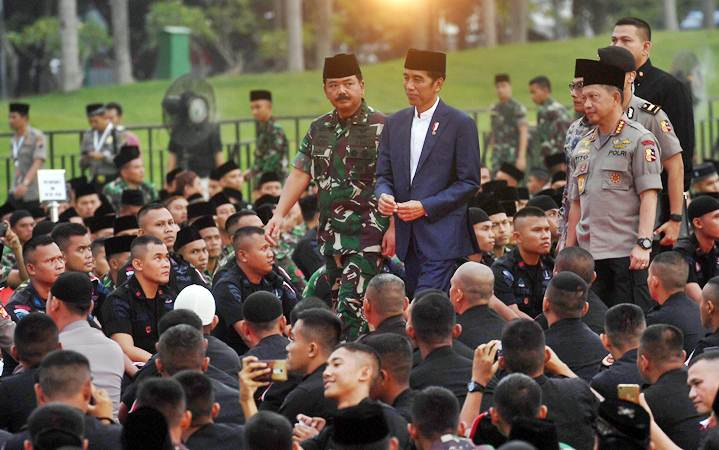  Presiden Jokowi Buka Puasa Bersama TNI - Polri