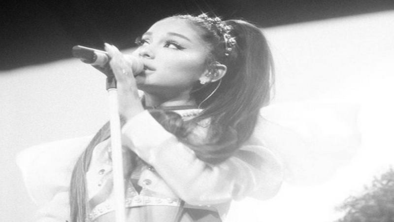  Berseragam Astronot, Ariana Grande Tur ke NASA