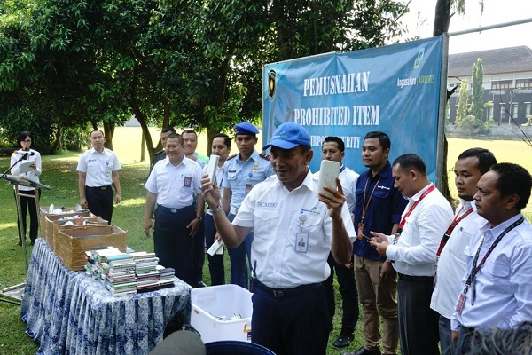  Angkasa Pura I Bandara Adisutjipto Laksanakan Pemusnahan Barang Dilarang Prohibited Items di Bandara