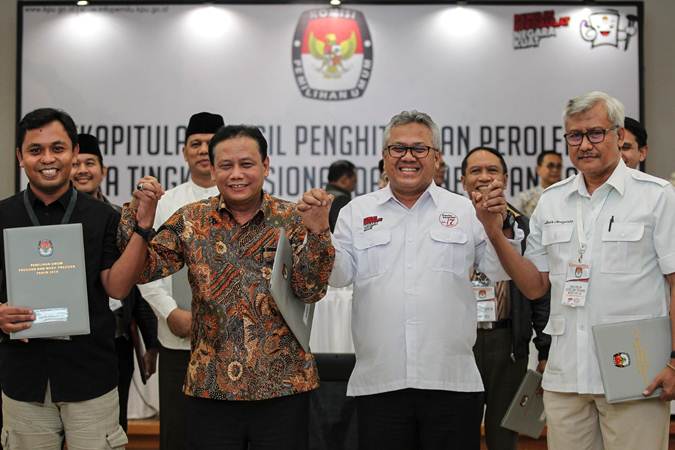  Jokowi - Ma\'ruf Amin Pemenang Pilpres 2019, Kedua Kubu Bergandengan Tangan