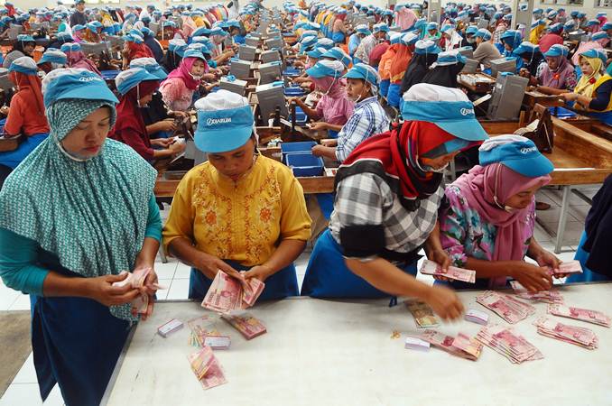  Lebaran 2019, Pekerja Pabrik Rokok di Kudus Sudah Terima THR