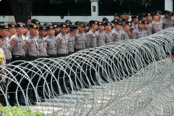  Massa Aksi Persenjatai Diri, Polri Duga Mereka Dimobilisasi Aktor Intelektual