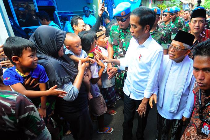  Foto-foto Deklarasi Kemenangan Jokowi-Ma\'ruf dan Jumpa Pers Prabowo-Sandi 