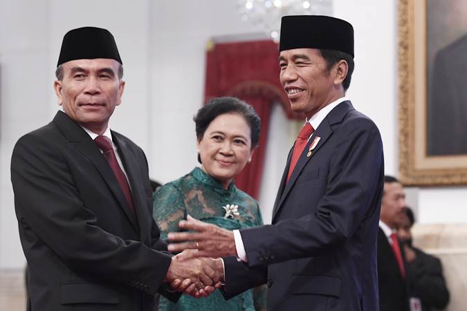  Presiden Jokowi Lantik Kepala BSSN Hinsa Siburian