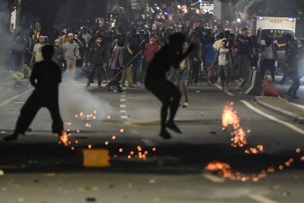  Aparat Tambah Pengamanan Hadapi Pendukung 02 di Sekitar Gedung Bawaslu