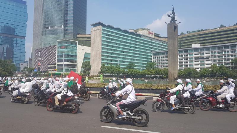  AKSI 22 MEI : Massa Bersorban Putih Naik Motor Menuju KPU