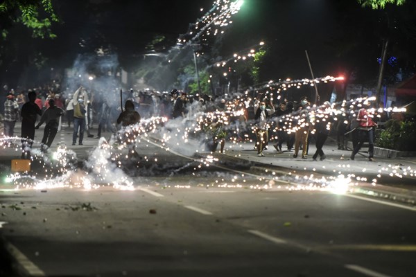  Aksi Heroik Driver Ojol di Tengah Kerusuhan Massa Aksi 22 Mei