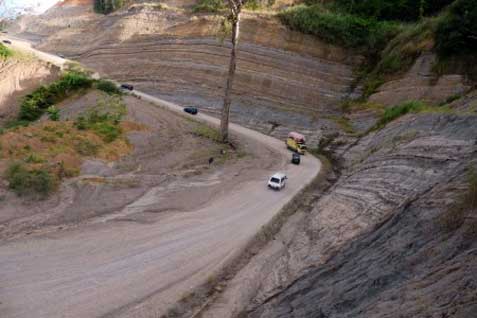  Jalan di Eris Minahasa Tertutup Longsor Sepanjang 45 Meter