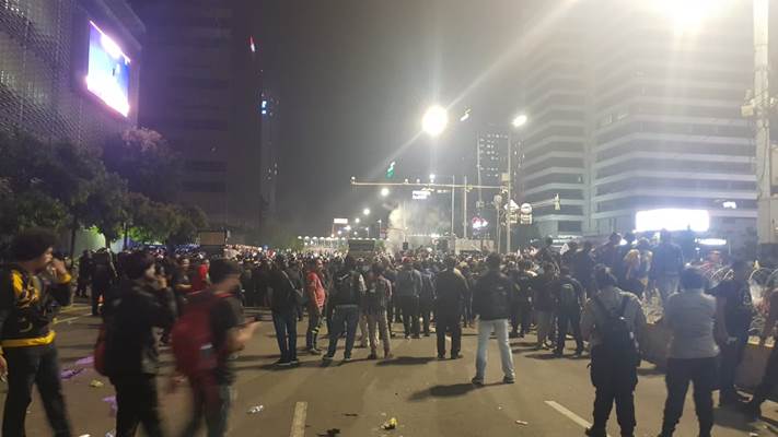  Mobil Komando dan Massa Aksi Masih Terlihat di Jalan M.H. Thamrin dan Wahid Hasyim