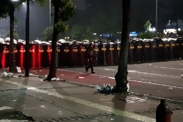  Demo 22 Mei : Barikade Brimob Jepit Massa Aksi yang Tersisa, Sepanjang Thamrin telah Steril