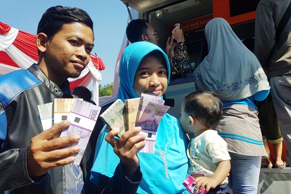  Penarikan Uang Tunai Jelang Lebaran Melambat