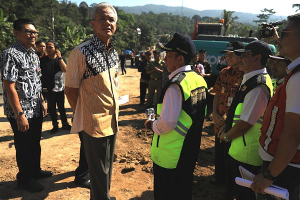  Ganjar Inspeksi Jalur Mudik Tengah-Selatan Jawa Tengah