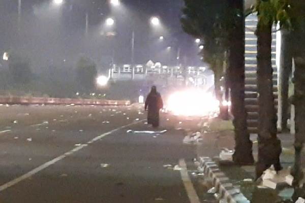  Polisi Tangkap Perempuan Bercadar yang Berusaha Masuk Gedung Bawaslu