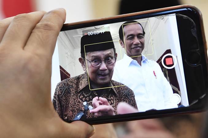  Presiden Jokowi Bertemu BJ Habibie di Istana Merdeka