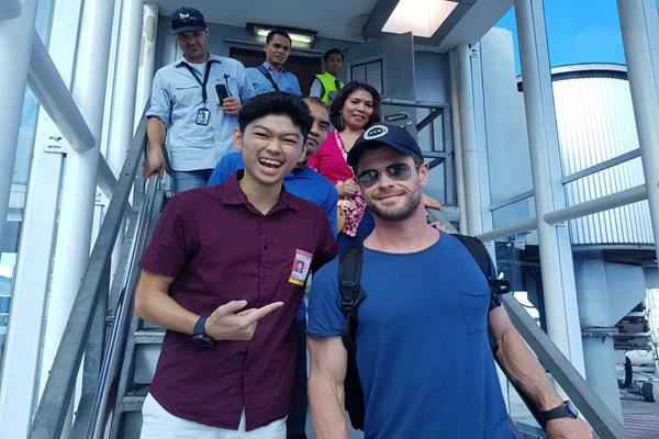  Aktor Spider-Man Tom Holland dan Chris Hemsworth Kunjungi Bali