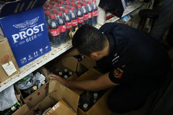  Bersinergi dengan Pemkot Malang Bea Cukai Malang Amankan Ratusan Botol Miras Ilegal