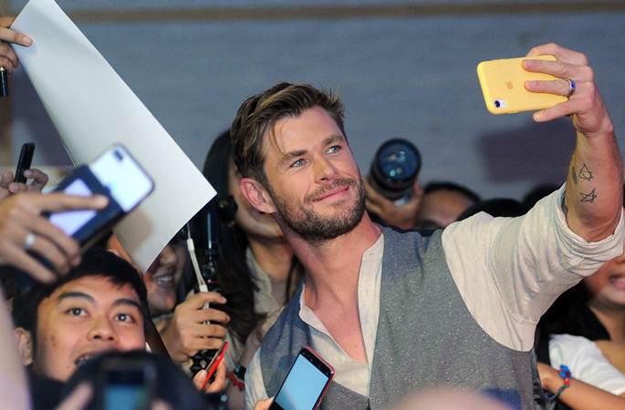  Promosi Film Men in Black, Chris Hemsworth Temui Penggemarnya di Bali
