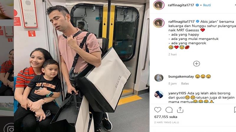  Nagita dan Raffi Ahmad Naik MRT Bawa Belanjaan Gucci