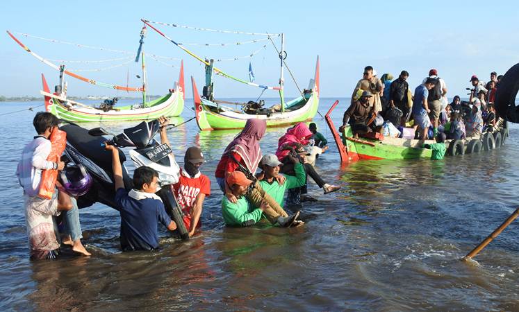  Begini Perjuangan untuk Bisa Mudik Lebaran 2019 Naik Perahu Motor