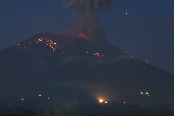  Gunung Agung Bali Kembali Erupsi