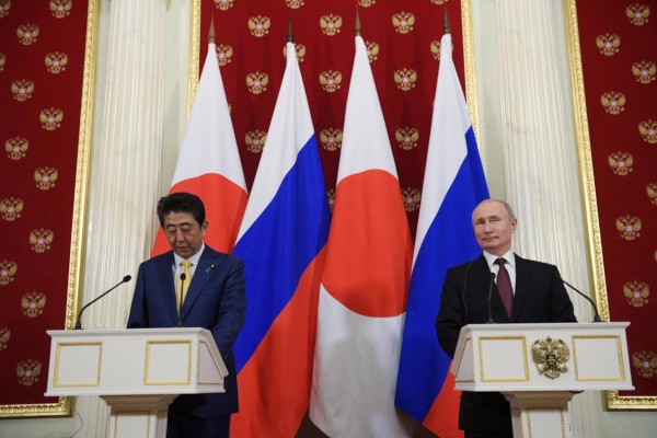  Vladimir Putin dan Shinzo Abe Siap Bertemu Bahas Perbatasan Kedua Negara Bulan Depan