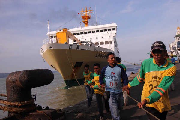  BMKG Minta Kapal Berhati-hati Hadapi Gelombang Tinggi Laut Jawa