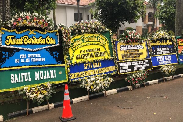  Puri Cikeas Bogor Dipadati Karangan Bunga Belasungkawa untuk Ani Yudhoyono