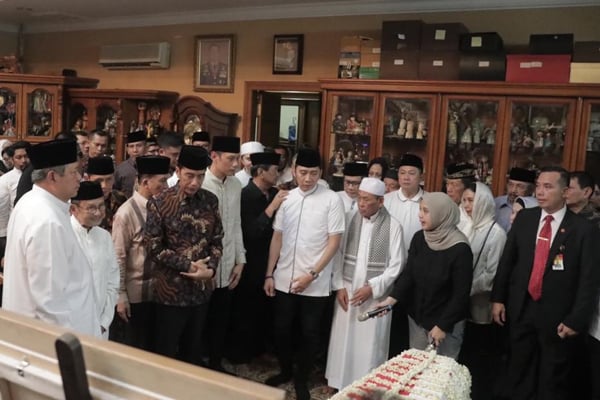  Jokowi dan Habibie Sambut Jenazah Ani Yudhoyono di Cikeas