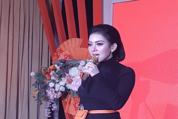  Syahrini Sedekahkan Uang Ratusan Juta di Acara Syahrini Berbagi