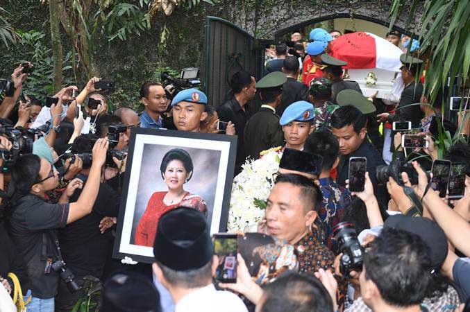  Sebelum Dikuburkan di TMP Kalibata, Jenazah Ani Yudhoyono Ditempatkan di Pendopo Cikeas