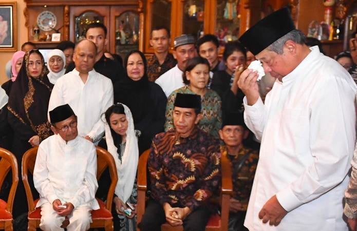  Pemakaman Ani Yudhoyono : Keluarga dan Tamu Negara Mulai Penuhi TMP Kalibata