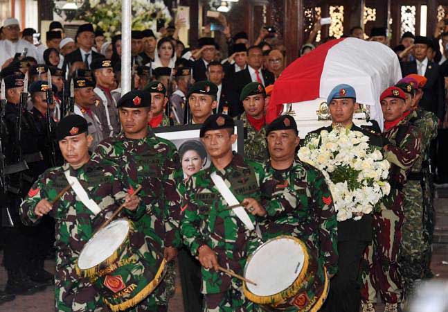  Megawati, BJ Habibie, dan Tri Sutrisno Tiba di TMP Kalibata