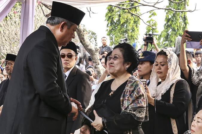  Momen Ketika SBY Bertemu Megawati Soekarnoputri di Pemakaman Ibu Ani Yudhoyono