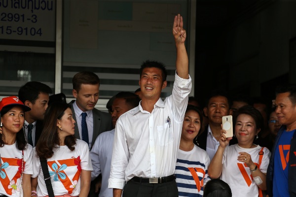  Politisi Muda Tantang Prayuth Chan-ocha dalam Perebutan Kursi PM Thailand