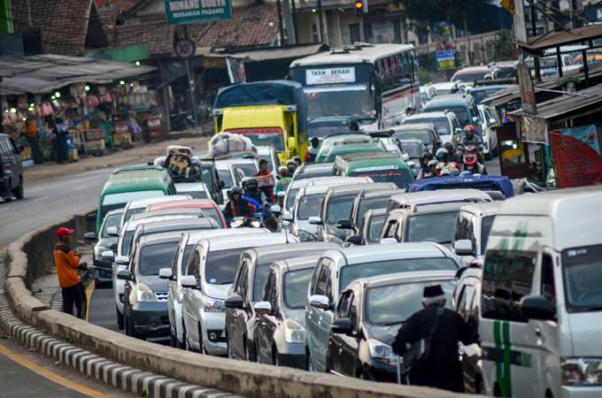 Pemudik Terjebak Kemacetan di Jalur Nagreg, Kabupaten Bandung