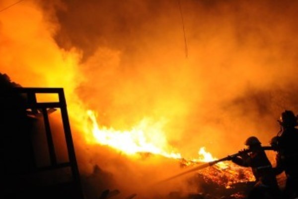  Permukiman Padat di Jakarta Timur Kebakaran