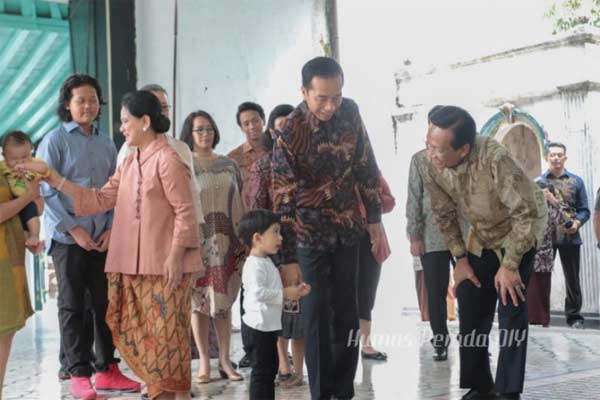  Lebaran Idulfitri : Presiden Jokowi Bersama Istri dan Cucu Menemui Sultan HB X