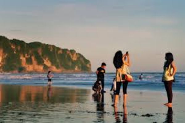  106 Wisatawan Tersengat Ubur - ubur di Pantai Parangtritis