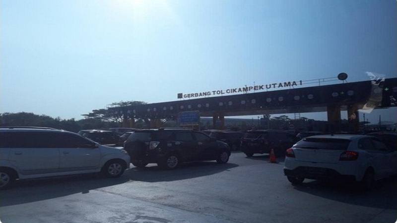 rus lalu lintas di Gerbang Tol Cikampek Utama terpantau padat./Twitter TMC Polda Metro Jaya