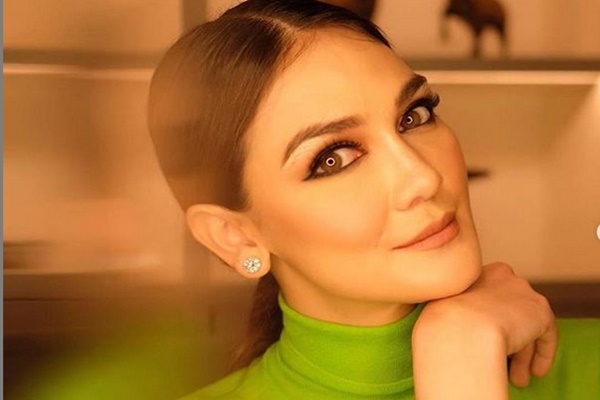  Luna Maya Kedapatan Liburan Bareng Keluarga Besar Faisal Nasimuddin