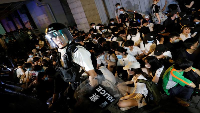  Demo Brutal, Polisi Kepung Gedung Parlemen Hong Kong