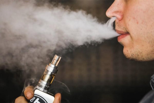  Merokok Vape di Pesawat, Penumpang Ini Dilarang Terbang Seumur Hidup