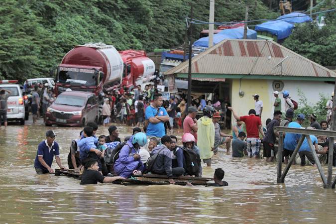  Luapan Sungai Pohara Lumpuhkan Akses Jalan Trans Sulawesi