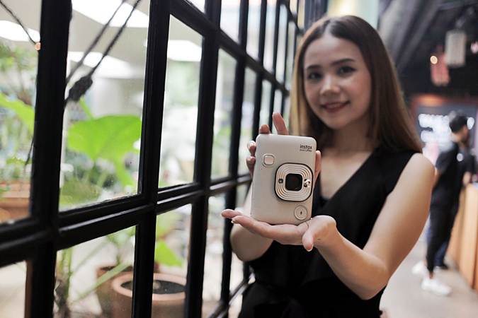  Fujifilm Luncurkan Instax Mini LiPlay