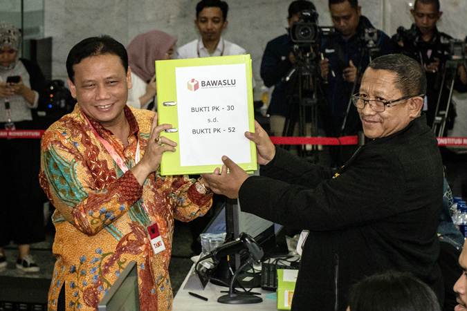  Bawaslu Serahkan Berkas PHPU Pilpres 2019 ke MK