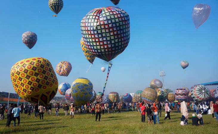  Balon Udara Berukuran Sangat Besar Jatuh Timpa Rumah Warga di Yogyakarta