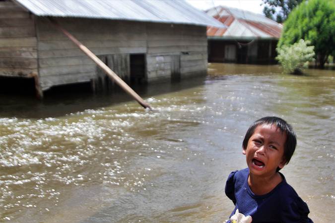  Tangis Korban Banjir Konawe Selatan, Sulawesi Tenggara