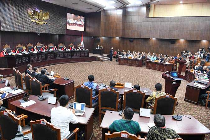  Sidang MK : Saksi dan Ahli Prabowo-Sandi Disumpah, Ini Isinya