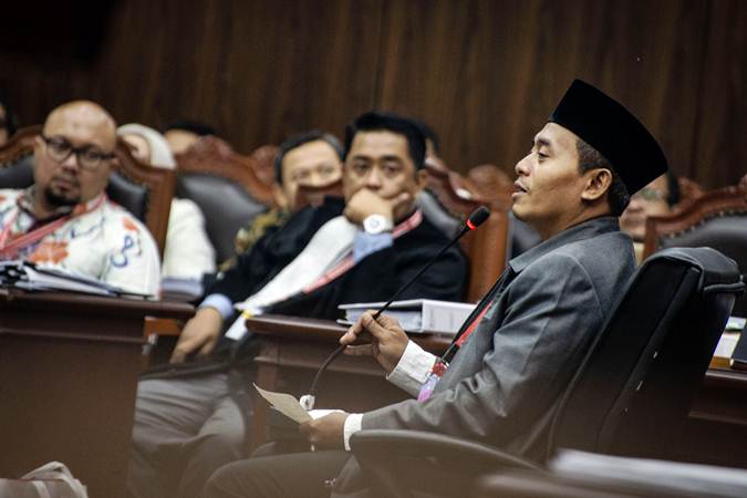  Saksi Jokowi-Ma\'ruf Gunakan Analogi Obat Batuk dan Minta Maaf di Sidang Sengketa Pilpres 2019